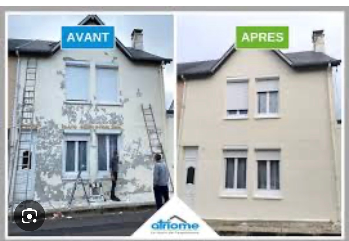 Avant / après : façade décrépie reprise et repeinte sur une maison de bourg